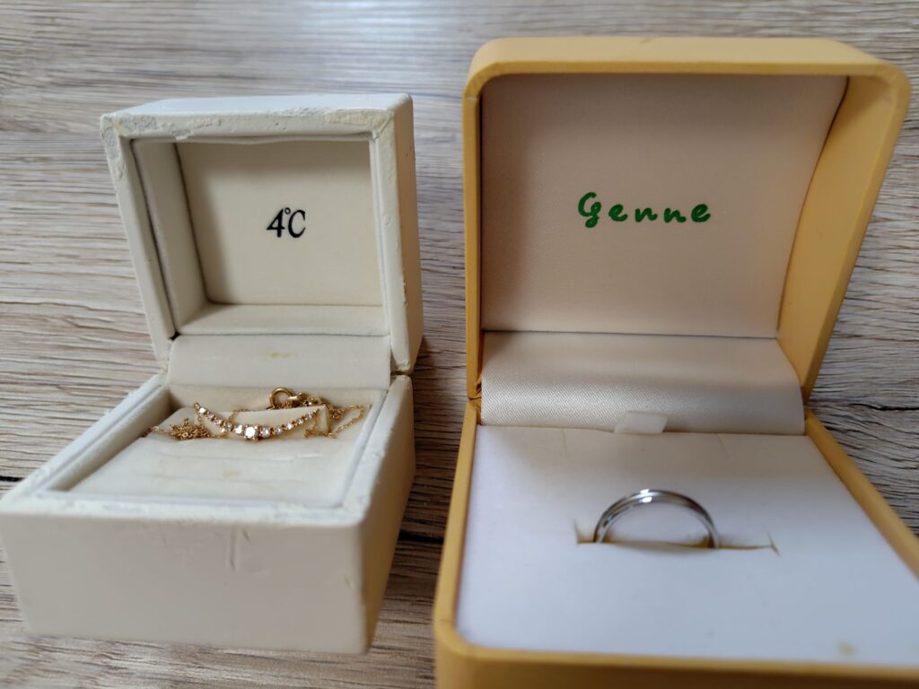 ４℃のネックレスとイオンで買った指輪