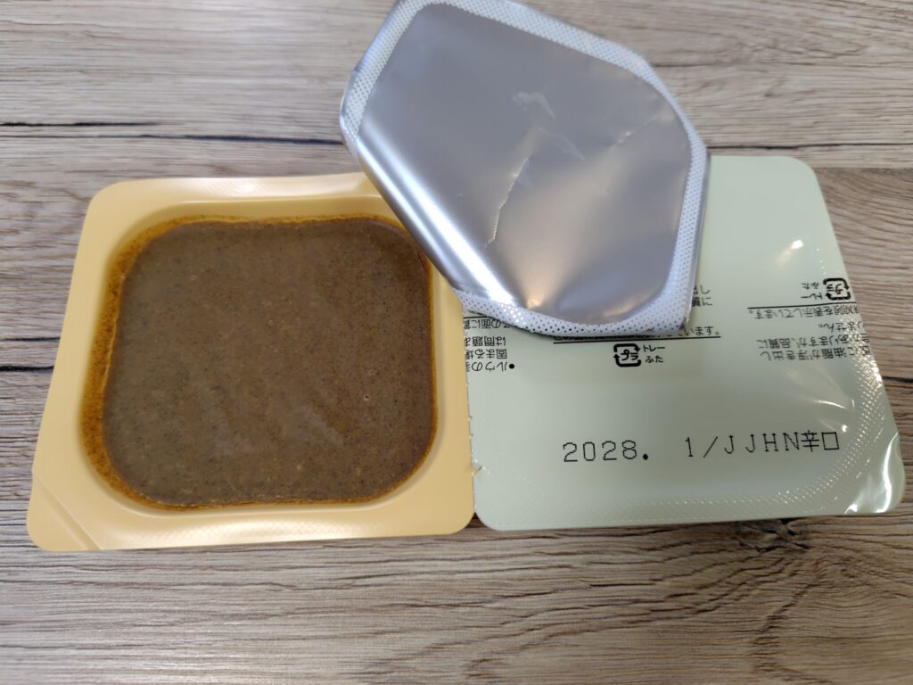 焙煎スパイスが効いた香り高い特製カレーの辛口のルー