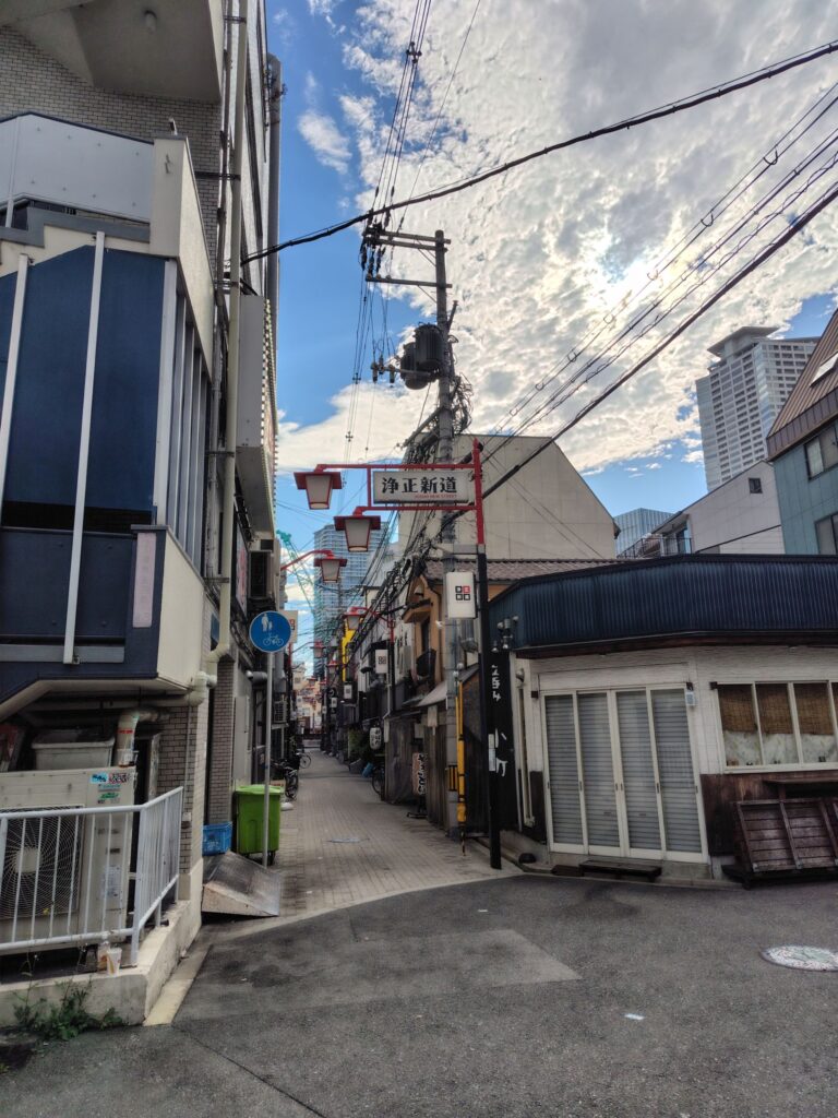 大阪の宿泊ホテルの近隣の路地