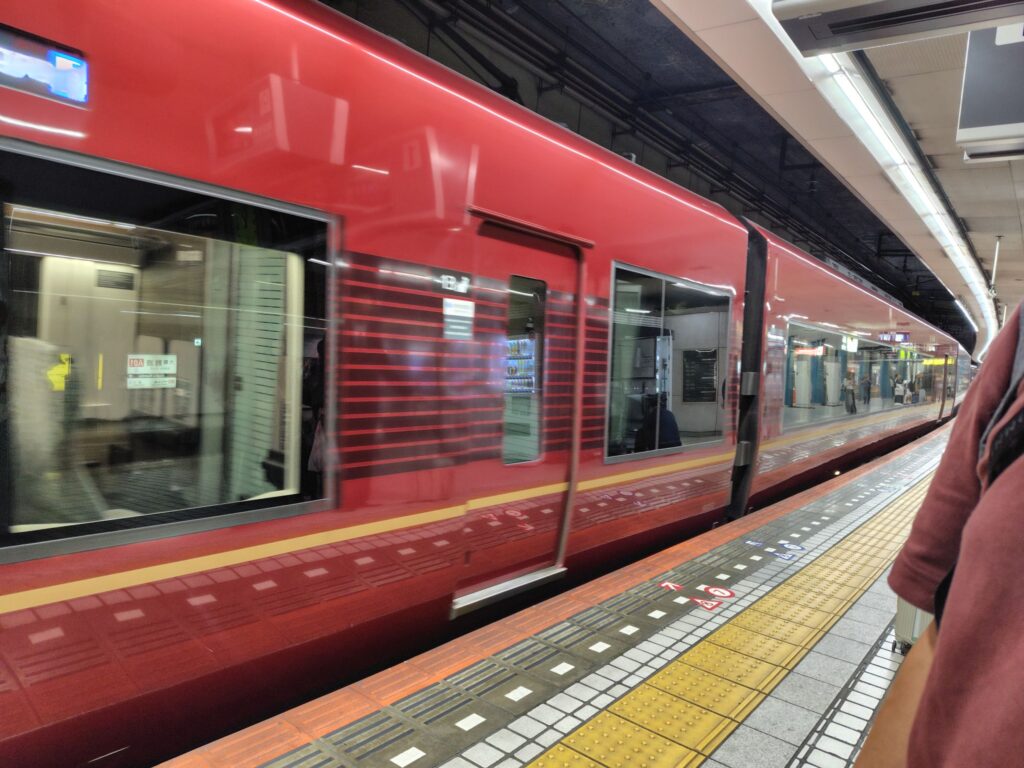 近鉄特急ひのとりの登場