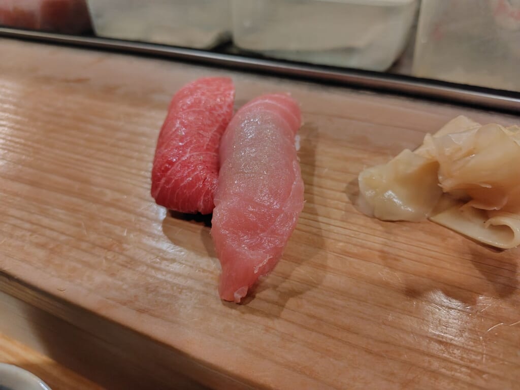 すきやばし次郎浜松店のマグロにぎり寿司2貫