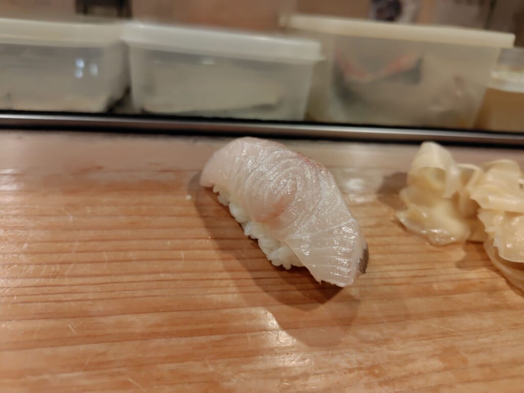 すきやばし次郎浜松店のかんぱちのにぎり