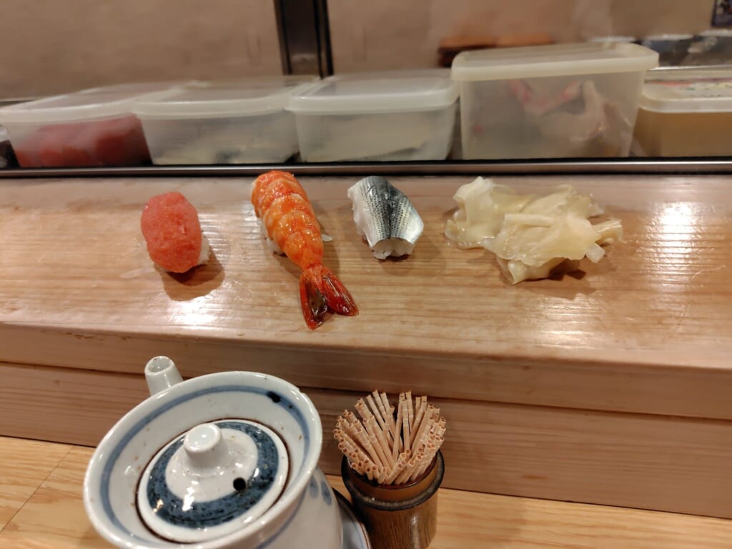 すきやばし次郎浜松店の明太子と車エビと小肌